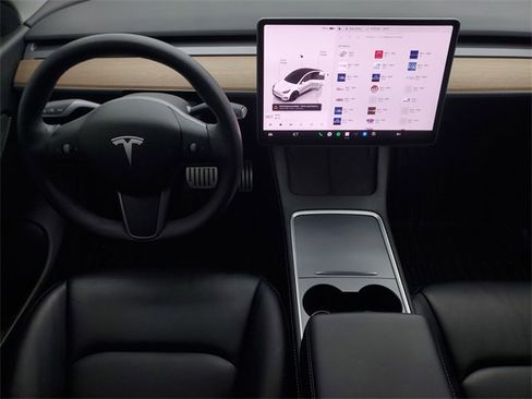 Used 2022 Tesla Model Y Performance image 15