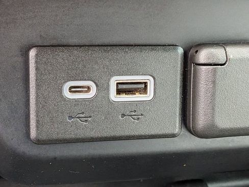 Used 2021 Chevrolet Silverado 1500 High Country w/ Technology Package image 24