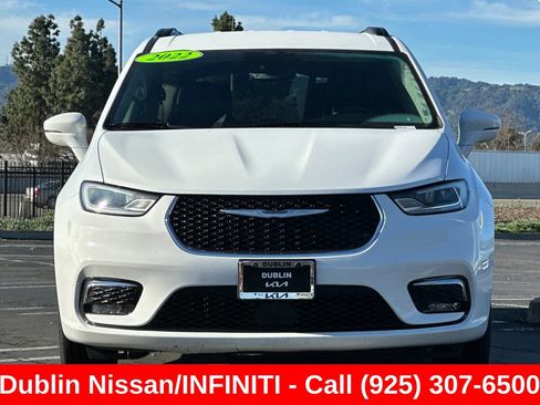 Used 2022 Chrysler Pacifica Touring-L FWD image 9