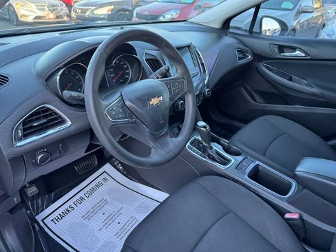 Used 2017 Chevrolet Cruze LT image 8