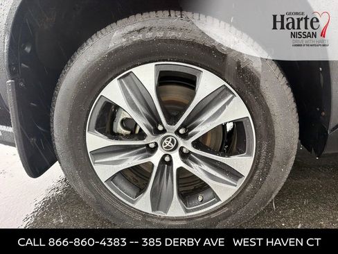 Used 2024 Toyota Highlander XLE AWD/4WD image 32