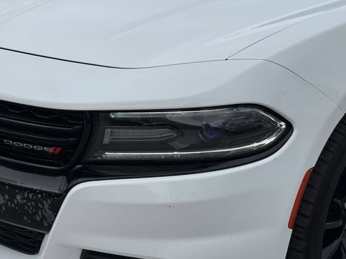 Used 2018 Dodge Charger SXT w/ Blacktop Package image 11