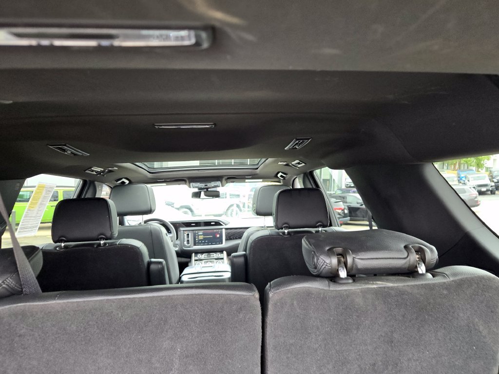 Used 2023 GMC Yukon XL Denali AWD/4WD image 12