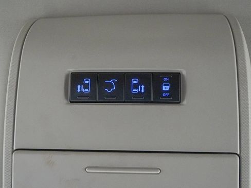 Used 2016 Chrysler Town & Country Touring w/ Driver Convenience Group FWD image 23