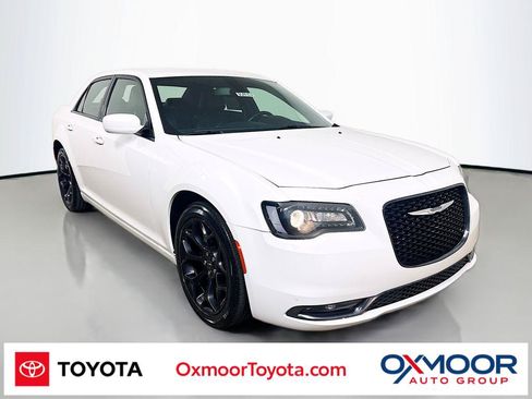 Used 2019 Chrysler 300 S RWD image 1