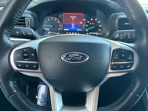 Certified 2022 Ford Explorer XLT w/ Class IV Trailer Tow Package image 25