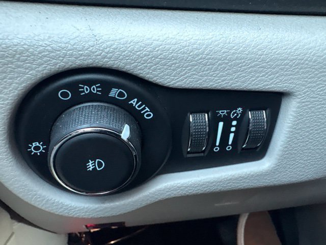 Used 2022 Chrysler Pacifica Limited FWD image 15