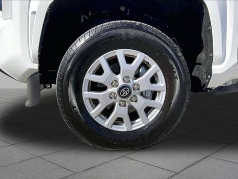 Certified 2026 Toyota Tacoma SR5 AWD/4WD image 11