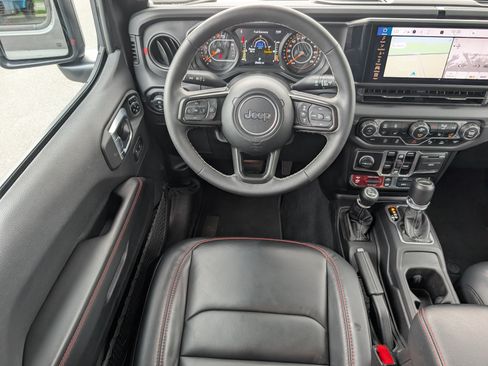 Used 2025 Jeep Gladiator Rubicon w/ Safety Group AWD/4WD image 10