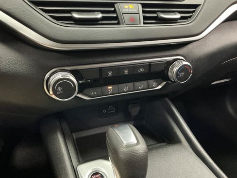 Used 2023 Nissan Altima 2.5 S FWD image 16