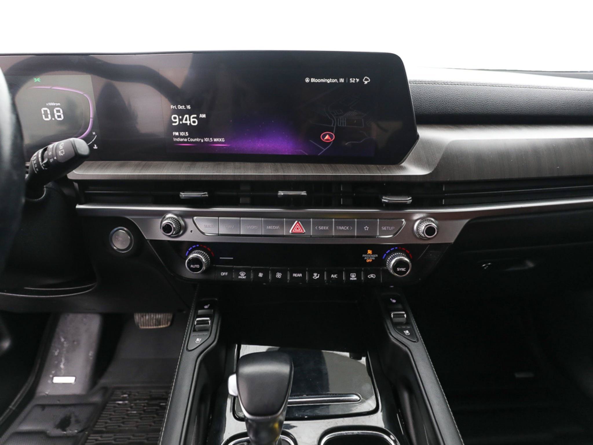 Used 2024 Kia Telluride EX w/ EX Captain's Chair Package FWD image 16