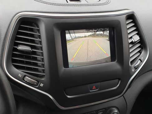 Used 2020 Jeep Cherokee Latitude w/ Cold Weather Group image 22