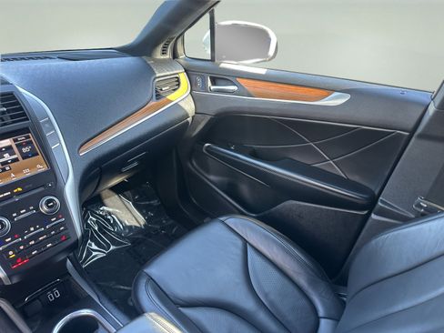 Certified 2019 Lincoln MKC Select w/ Select Plus Package image 16