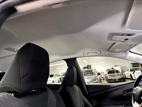 Used 2017 Toyota Prius Two w/ Prius Two Safety Plus Package FWD image 23