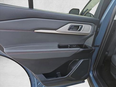 New 2025 Ford Explorer Active image 12