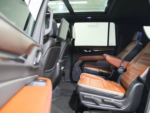 Used 2023 GMC Yukon XL Denali Ultimate AWD/4WD image 27