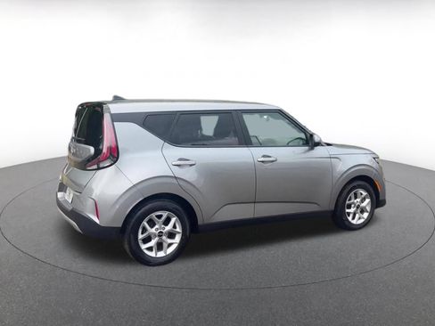 Used 2025 Kia Soul LX w/ LX Technology Package FWD image 14