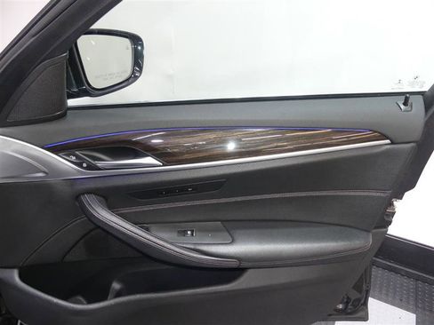 Used 2018 BMW 530i xDrive image 19