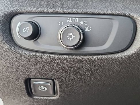 Used 2024 Chevrolet Blazer Premier FWD image 25