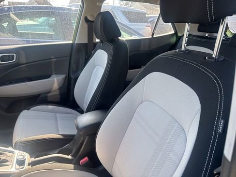 Used 2023 Hyundai Venue SEL image 14