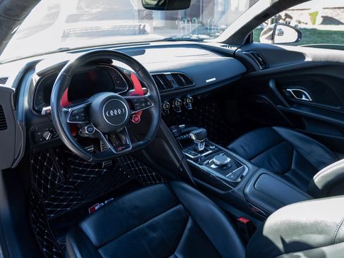 Used 2018 Audi R8 V10 w/ Premium Package image 10