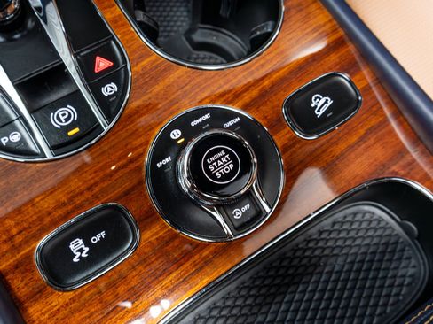 Used 2021 Bentley Bentayga w/ First Edition Specification AWD/4WD image 80