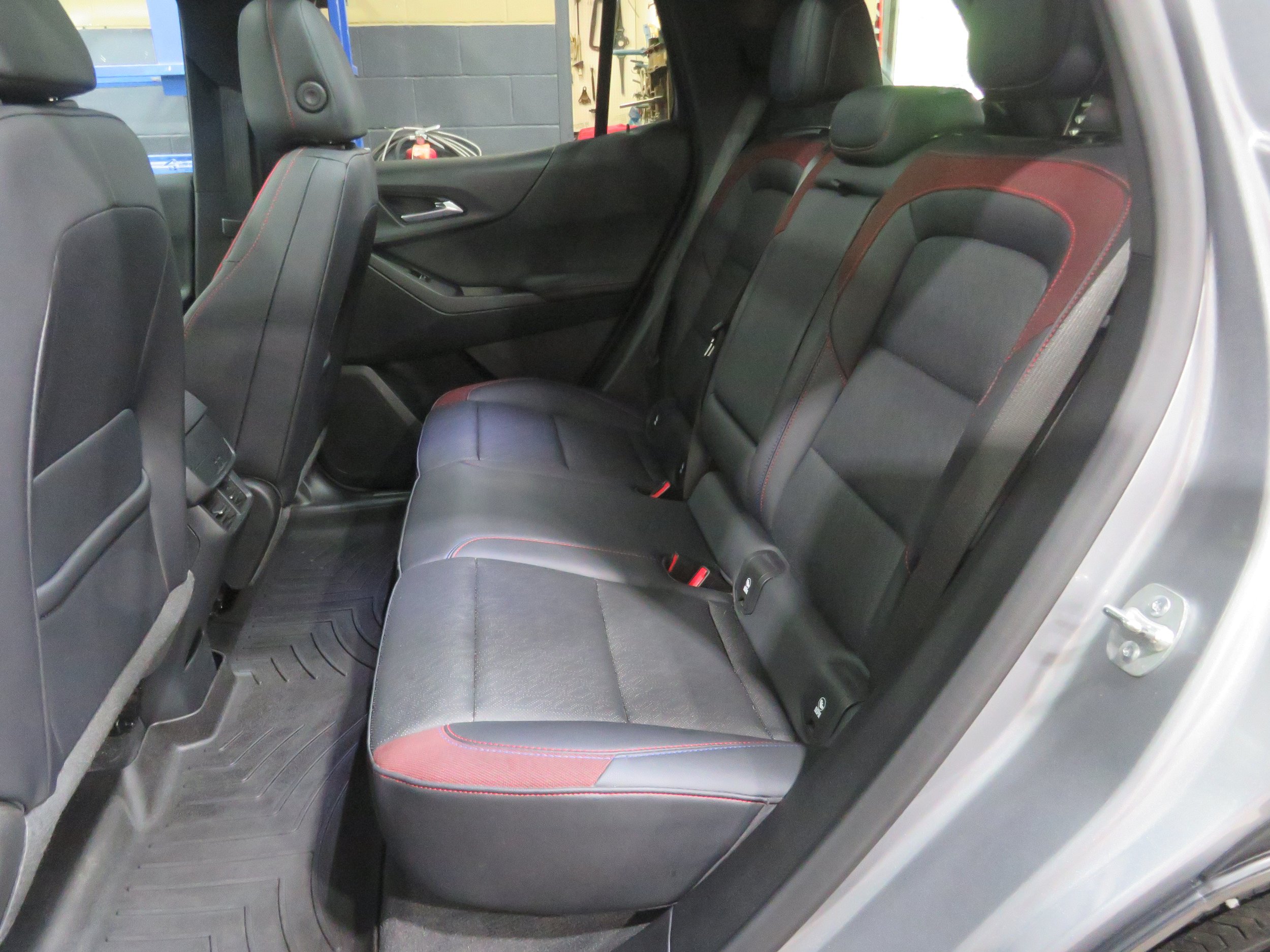 Used 2025 Chevrolet Equinox RS AWD/4WD image 8