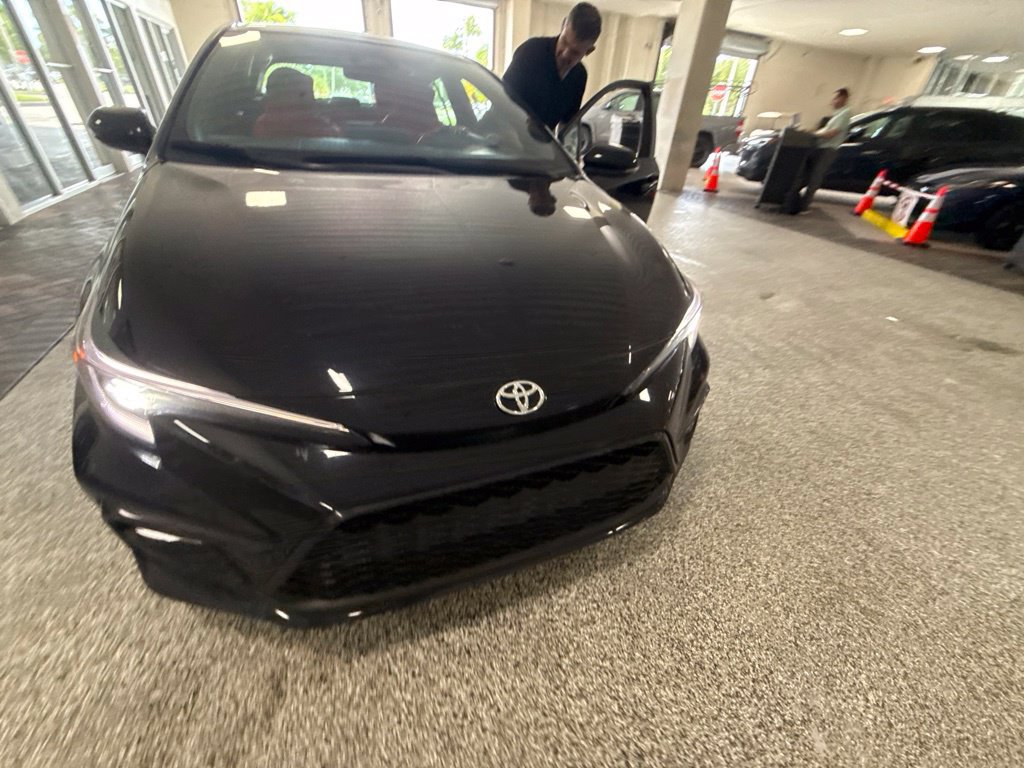 Used 2025 Toyota Corolla SE FWD image 2