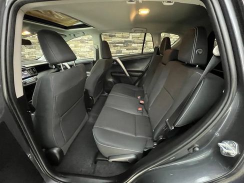 Used 2018 Toyota RAV4 XLE AWD/4WD image 36