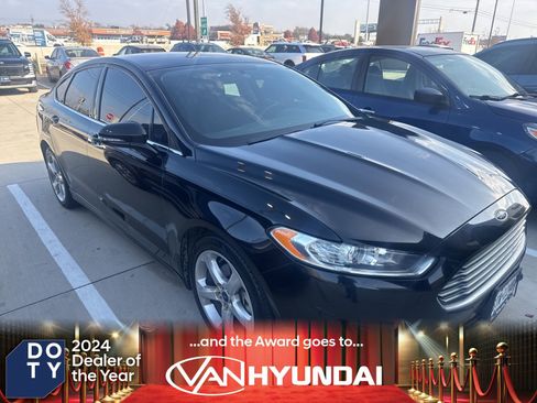 Used 2016 Ford Fusion SE image 1
