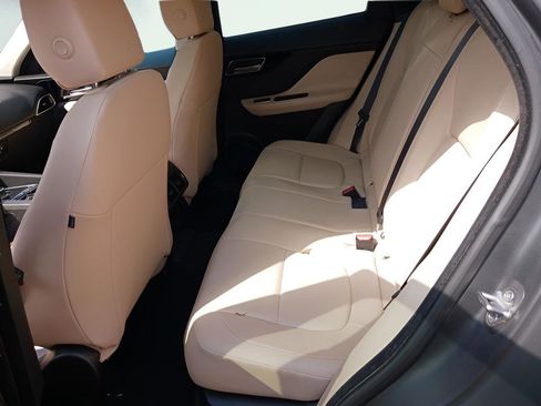 Used 2018 Jaguar F-PACE Premium image 6