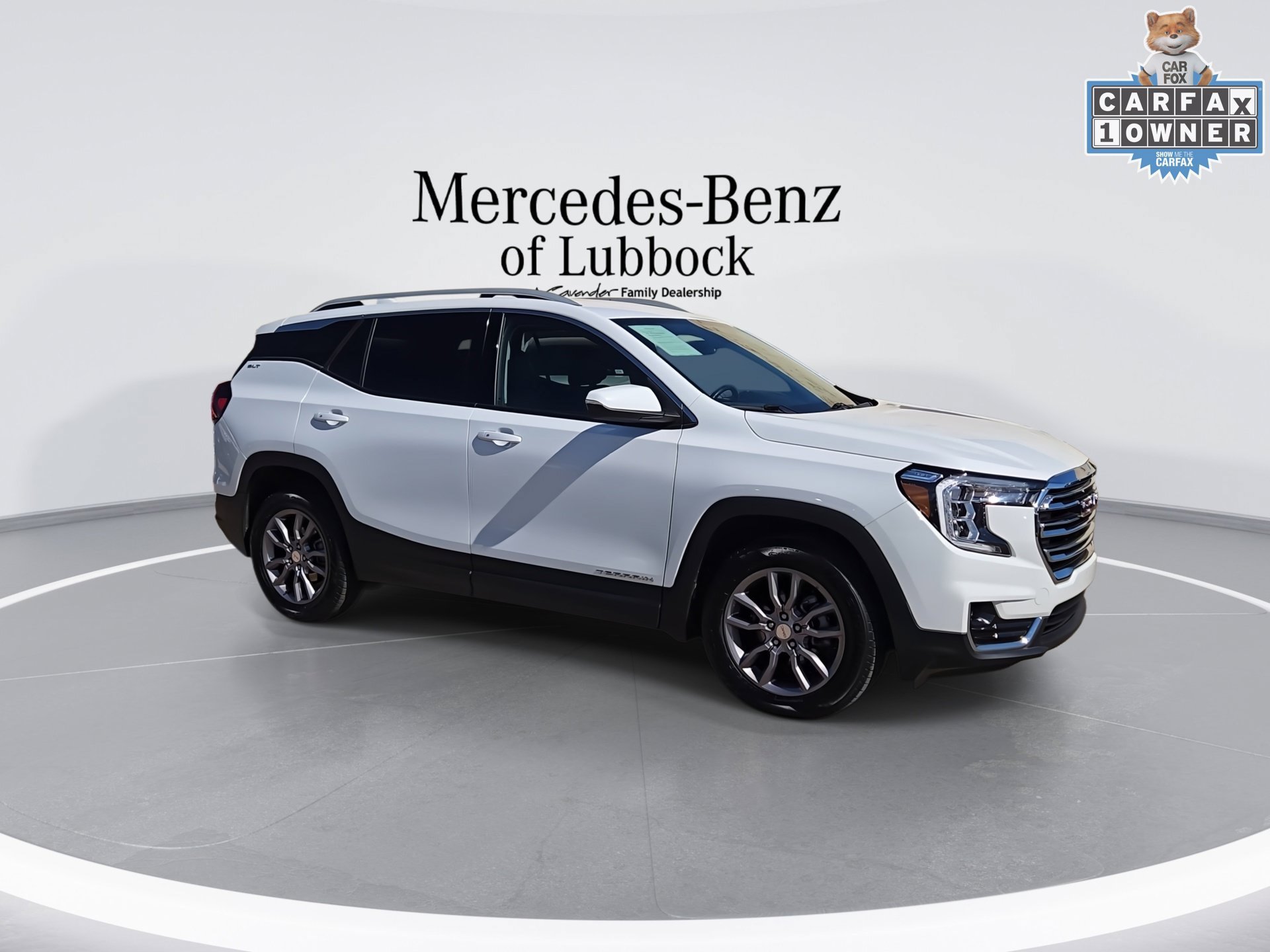 Used 2024 GMC Terrain SLT AWD/4WD image 2