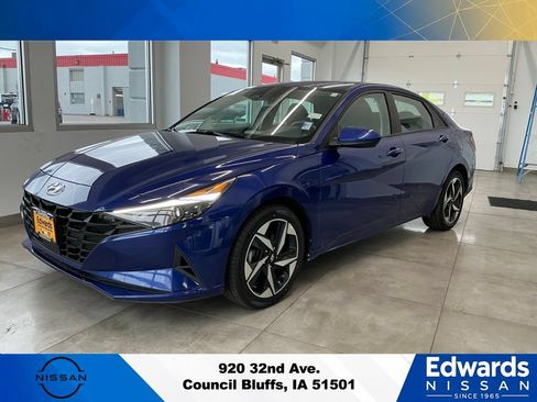 Used 2023 Hyundai Elantra SEL w/ Convenience Package FWD image 5