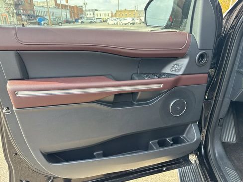 Used 2022 Ford Expedition Max Limited AWD/4WD image 12