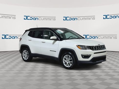 Used 2019 Jeep Compass Latitude w/ Cold Weather Group FWD image 2