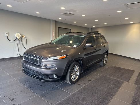 Used 2018 Jeep Cherokee Latitude image 1