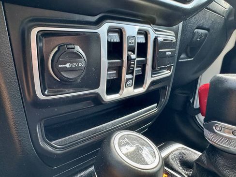 Used 2018 Jeep Wrangler Unlimited Sahara w/ Dual Top Group AWD/4WD image 25