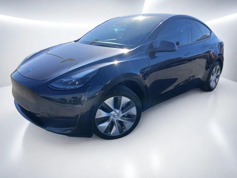 Used 2024 Tesla Model Y Long Range RWD image 2