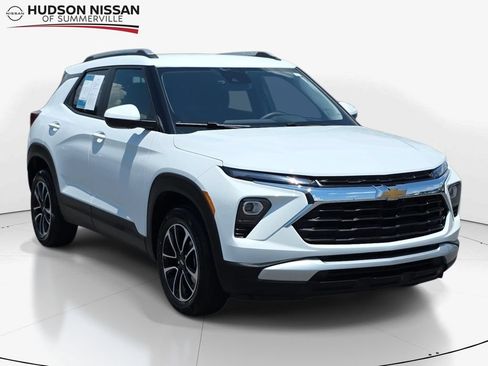 Used 2025 Chevrolet TrailBlazer LT FWD image 1