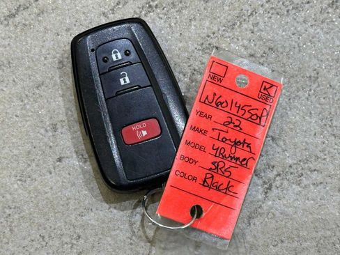 Certified 2022 Toyota 4Runner SR5 AWD/4WD image 34