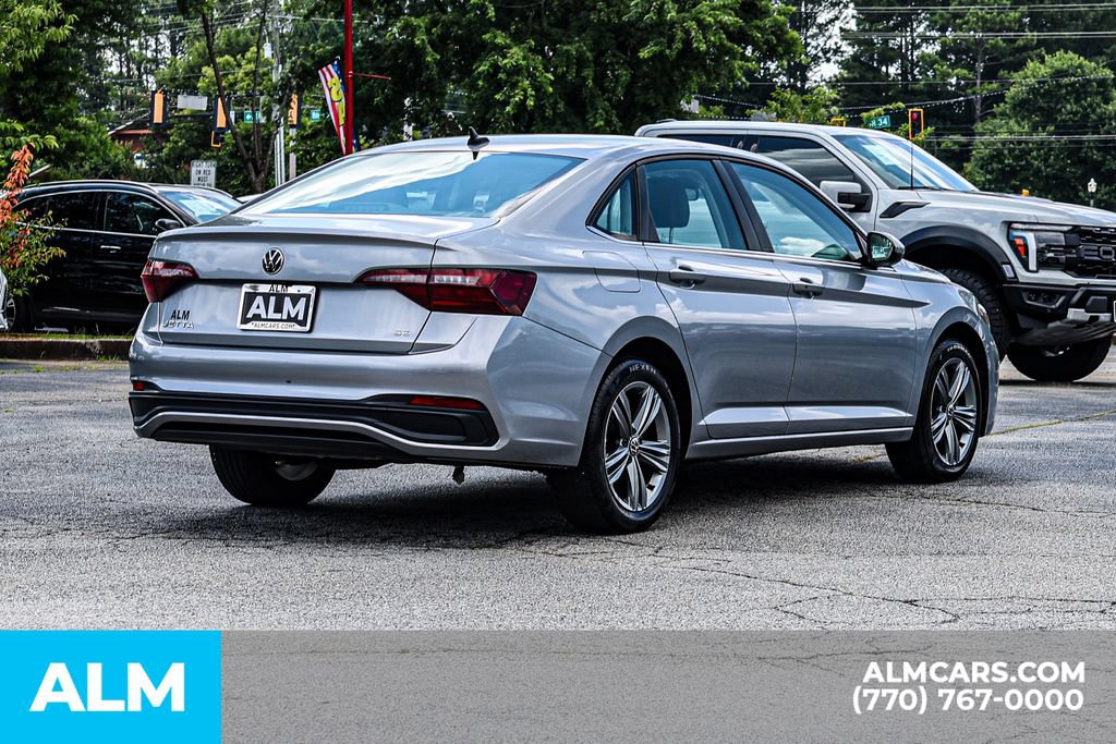 Used 2024 Volkswagen Jetta SE FWD image 5