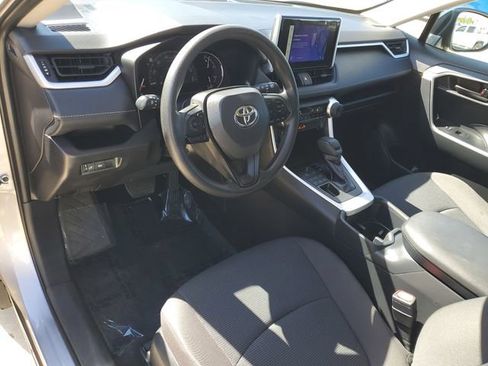 Used 2025 Toyota RAV4 LE AWD/4WD image 4