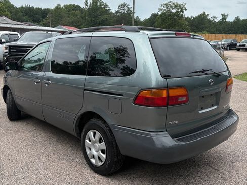 Used 1999 Toyota Sienna CE FWD image 4
