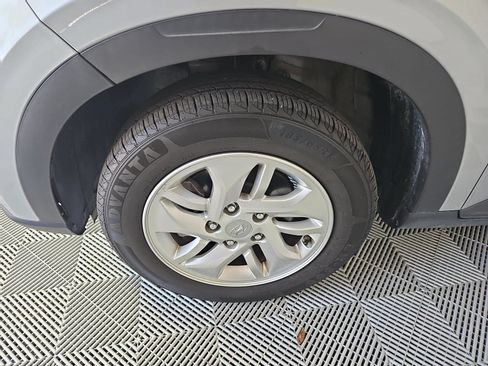 Used 2023 Hyundai Venue SE FWD image 10