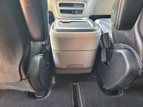 Used 2022 Chrysler Pacifica Touring-L FWD image 17