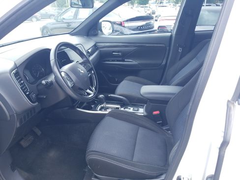 Used 2018 Mitsubishi Outlander LE FWD image 10