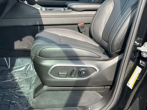 New 2026 Jeep Grand Wagoneer Limited AWD/4WD image 27