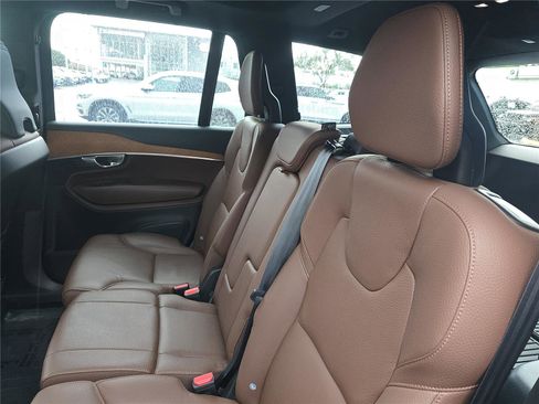 Used 2024 Volvo XC90 B5 Plus w/ Protection Package Premier AWD/4WD image 11