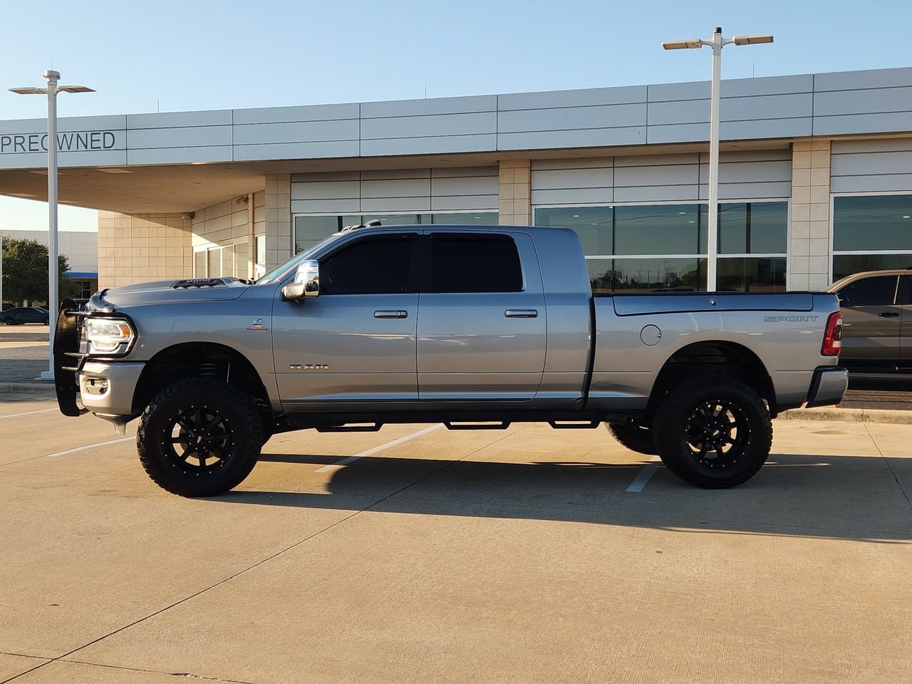 Used 2023 RAM 3500 Laramie AWD/4WD image 4