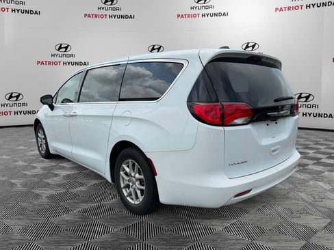 Used 2023 Chrysler Voyager LX FWD image 5